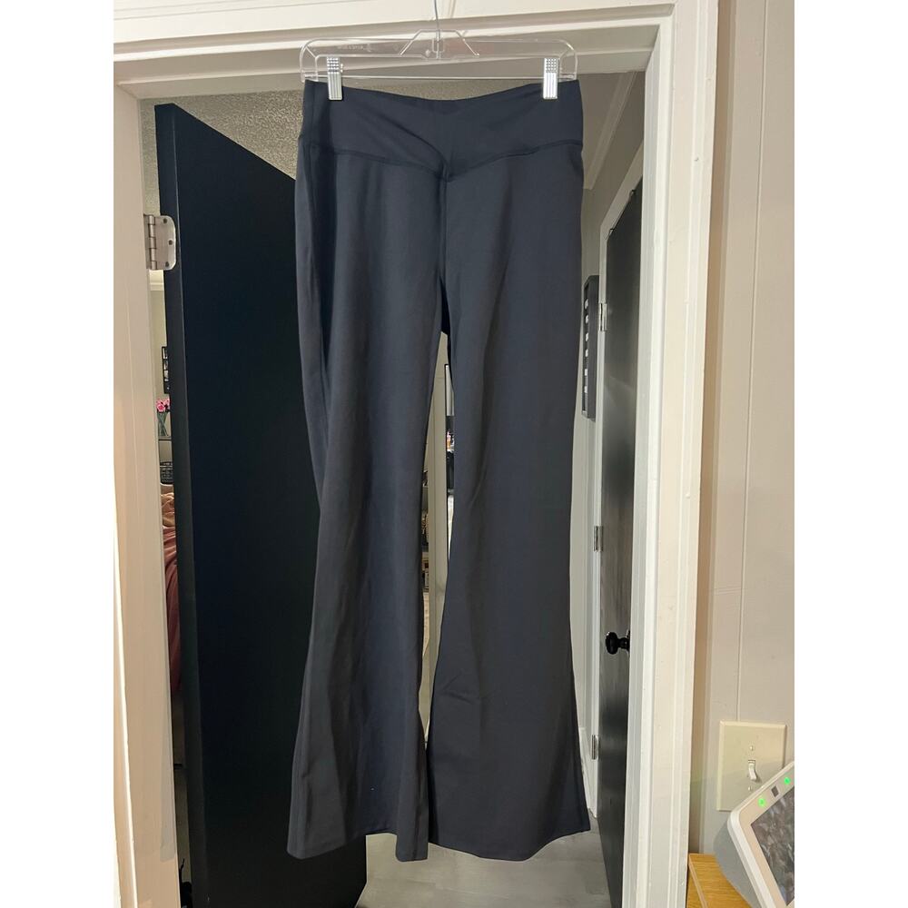 NWT-L-TALL-Halara Flex DayStretch Crossover Flare Yoga Pants Black - Picture 3 of 4
